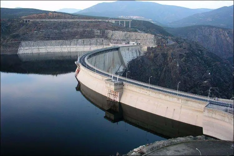 example of how massive a hydroelectric dam can be https://greener4life.com